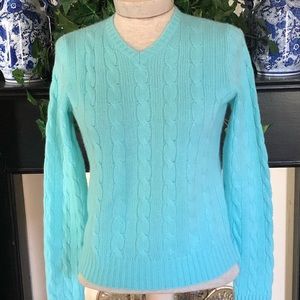Sutton Studio v-neck, long sleeves sweater.